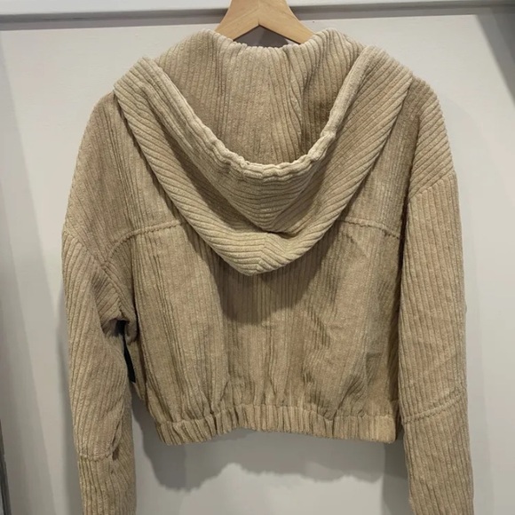 veste beige à mettre par dessus une petite camisole par exemple! - Picture 2 of 2